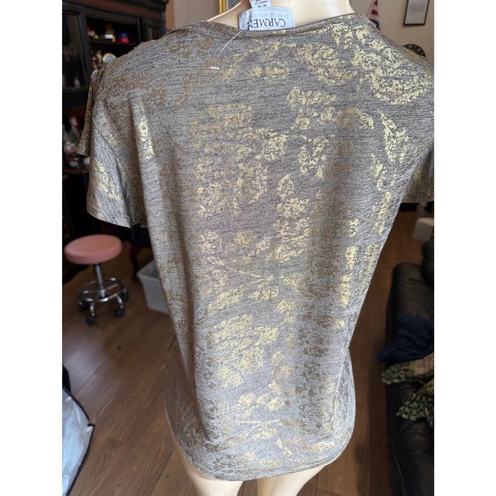 Carmen Marc Valvo Gold Metallic Floral Foil V-Neck Flutter Sleeve Top Grey M NWT - Picture 4 of 7